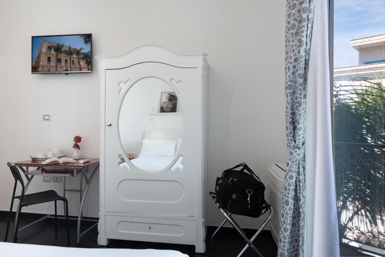 Maria Vittoria Charming Rooms And Apartments Brindisi Exteriér fotografie